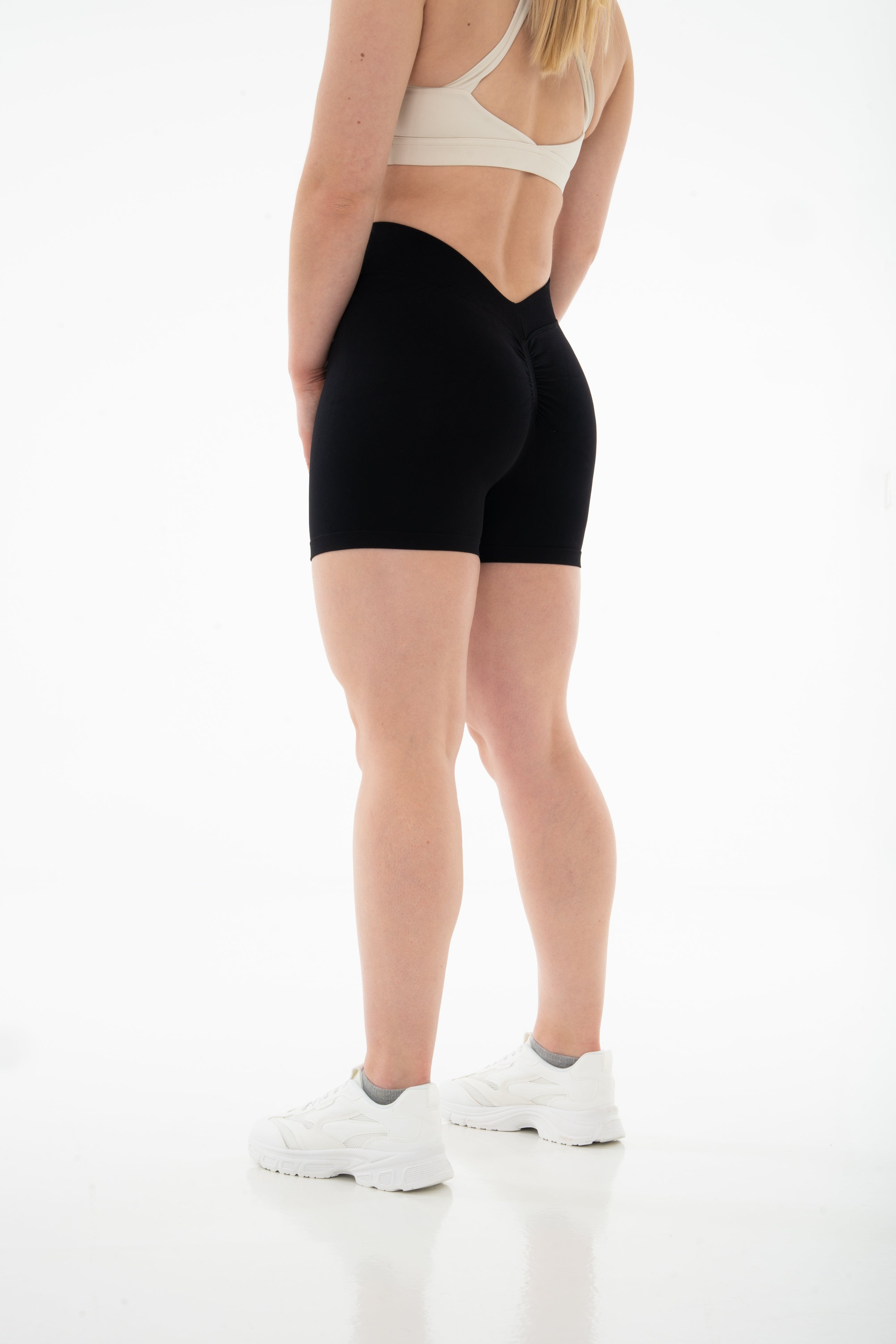 ESSENCE - V Shape Seamless Short