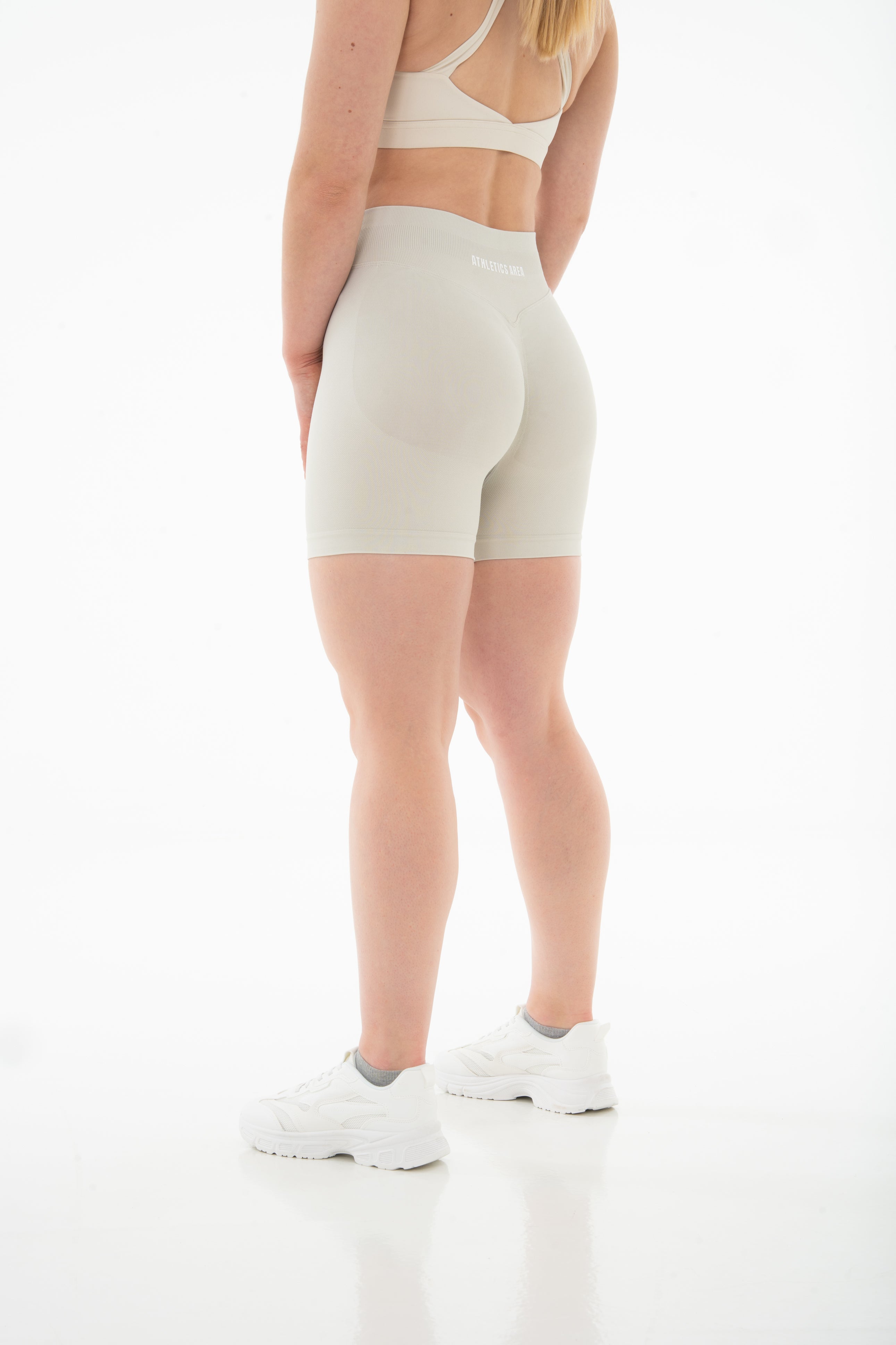 ELEVATE - Mid Waist Shorts